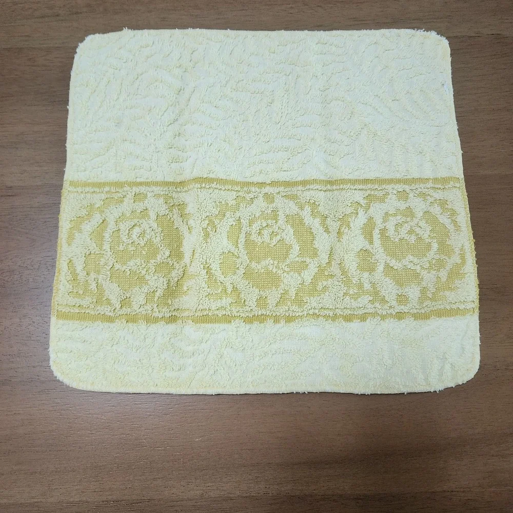 Vintage Yellow Cannon Royal Family Rose Hand Towel And Wahcloth Set